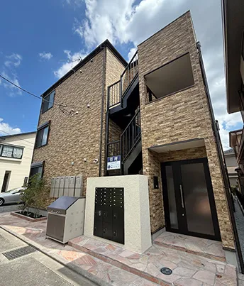 ベイルームシリーズ外観 茶色い外壁のアパート